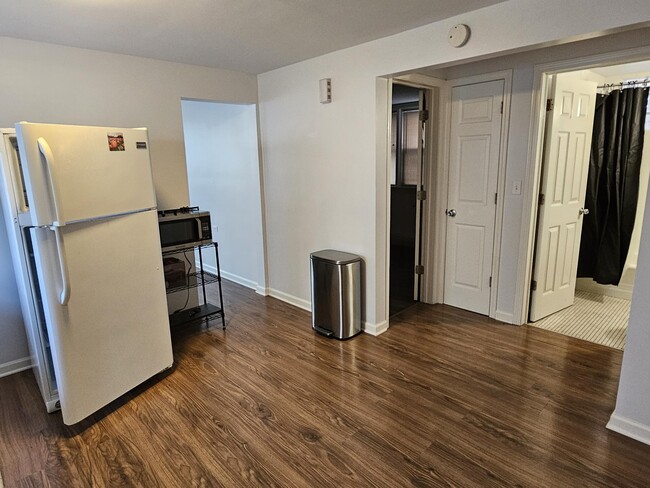Foto del edificio - 6300 W Diversey Ave
