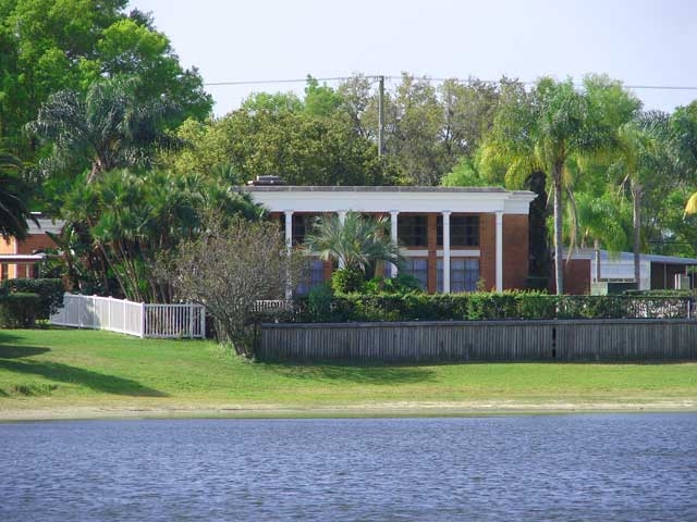 Building Photo - Lakeshore Villas