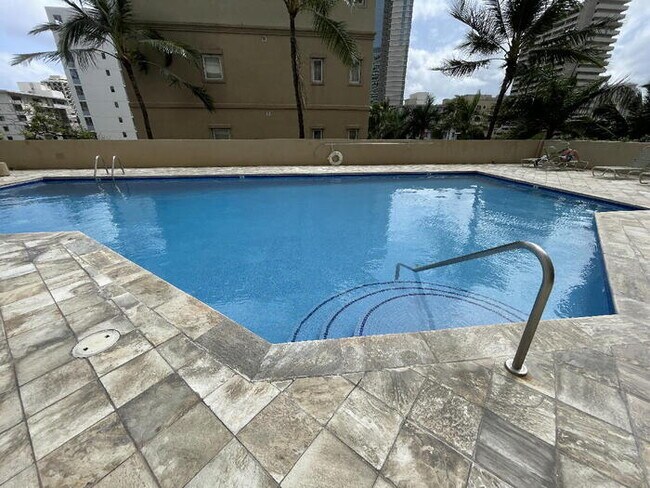 Building Photo - 2121 ALA WAI 2/1/1 sec, W/D, D/W, lanai, pool
