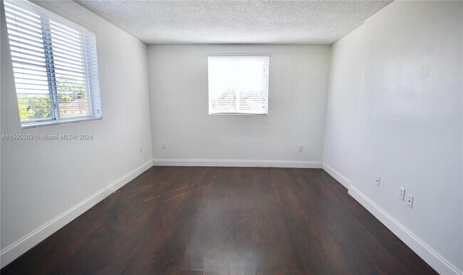 Building Photo - 14931 SW 82nd Ln