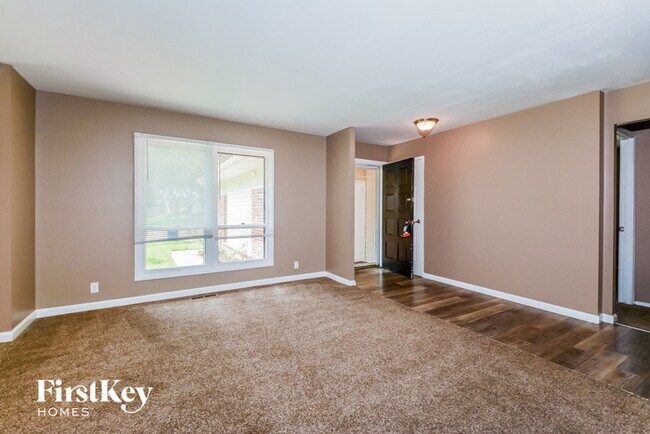 Building Photo - 3440 Greenway Chase Dr