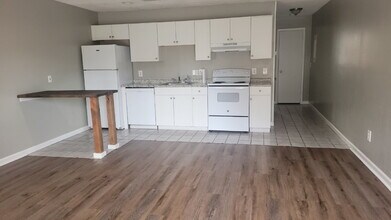 Building Photo - 4423 Bonnell Dr