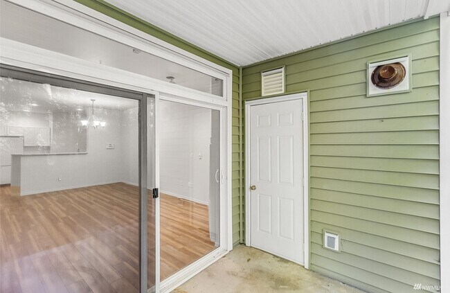 Building Photo - 12712 Admiralty Way