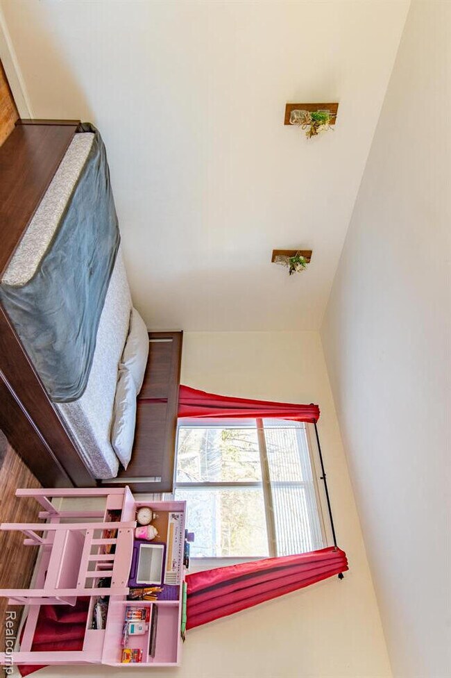 Foto del edificio - 2163 Hemlock Dr