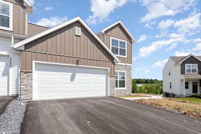 Building Photo - 7870 Oak Brook Dr