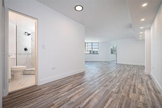 Building Photo - 801 Brickell Bay Dr