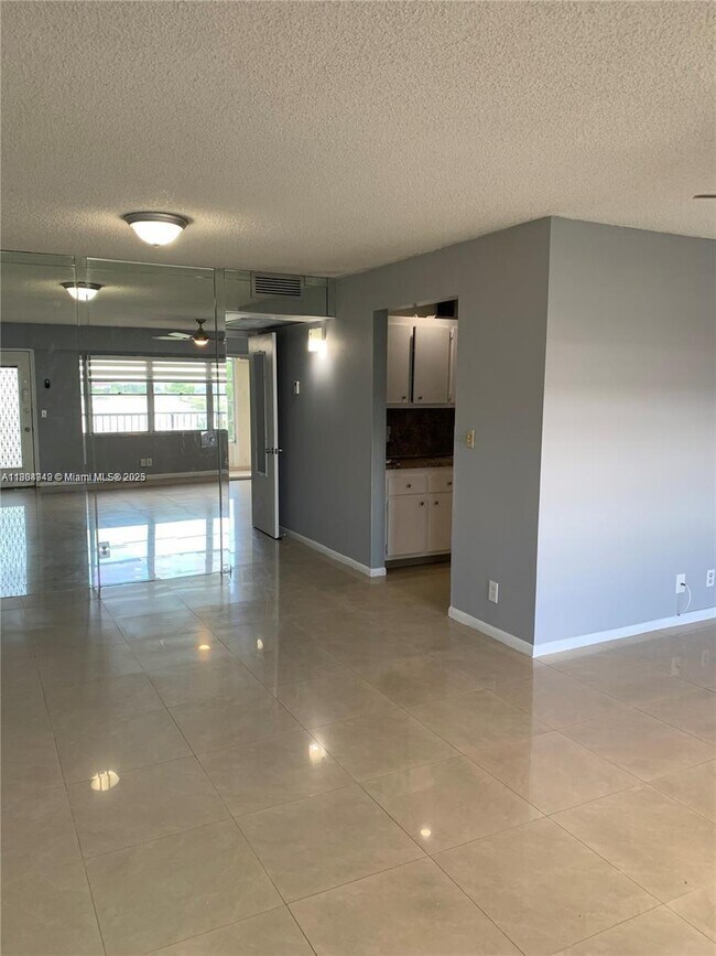 Building Photo - 13255 SW 9th Ct