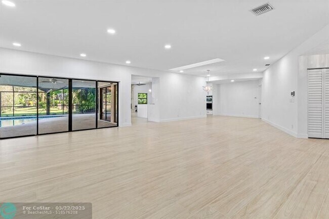 Foto del edificio - 2715 NW 28th St