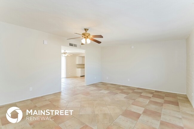 Building Photo - 7520 E Stella Rd