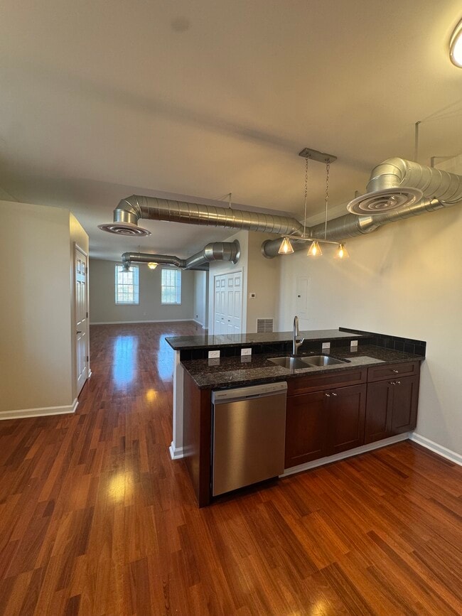 Building Photo - Parazin Lofts