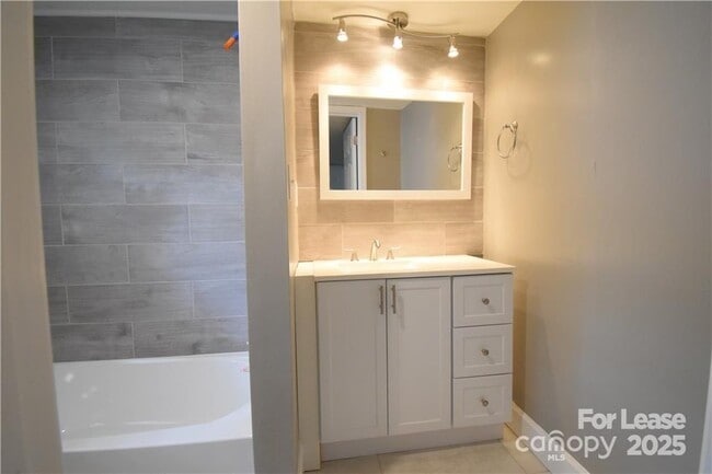 Foto del edificio - 1077 Henderson St