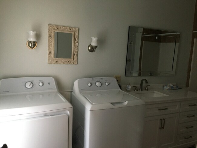 Building Photo - 12 Old Georges Mills Rd