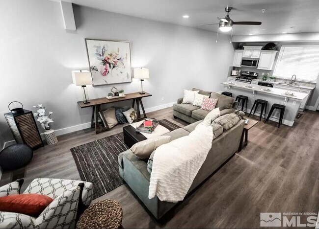 Foto del edificio - 710 Bluffs Ct