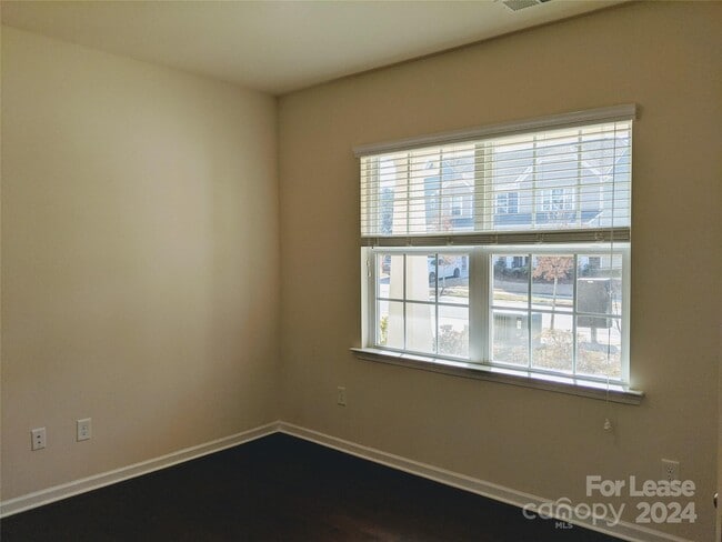 Building Photo - 132 Cherry Bark Dr
