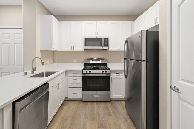 Cocine con confianza en una cocina bellamente renovada. - Ridgeview
