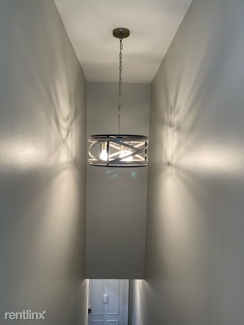 Building Photo - 2 br, 1 bath Townhome - 630 Washington St