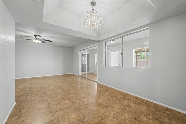 Building Photo - 3223 E Emerald Cir
