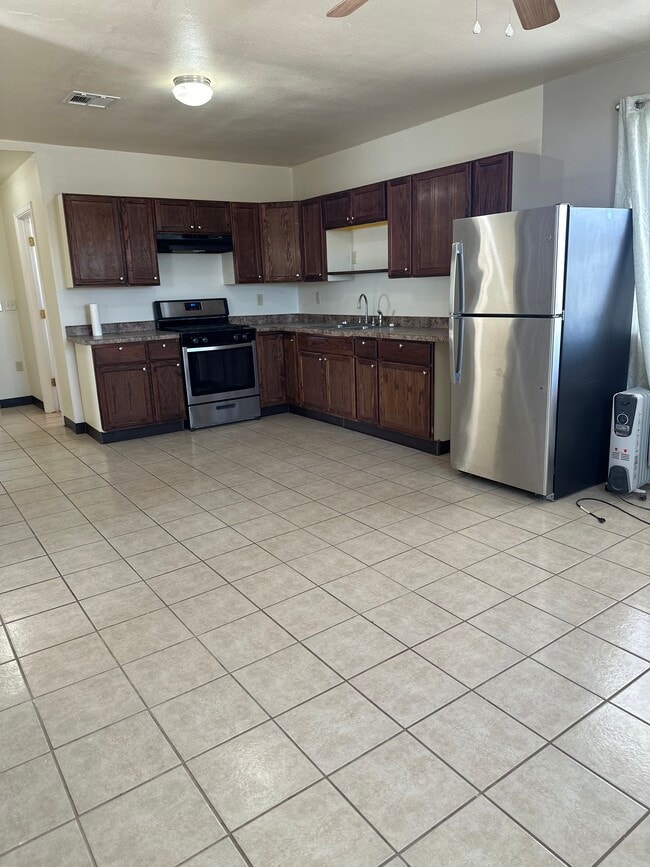 Building Photo - 301 Alamosa