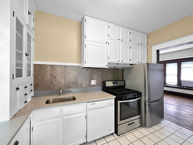 Building Photo - 381 Cleveland Ave N