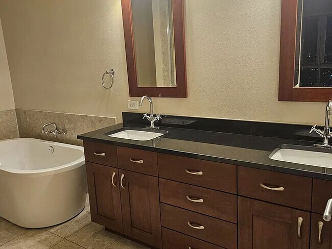 Building Photo - 2bd/2ba Condo - Modern High-Rise Living in the Heart of the Las Vegas Strip