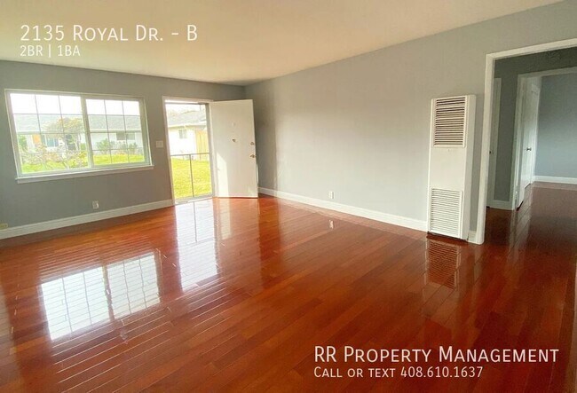 Foto del edificio - 2135 Royal Dr