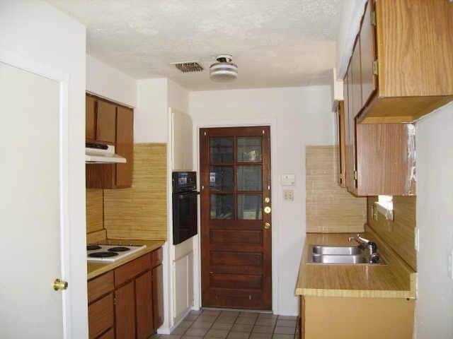 Building Photo - 810 Terryhollow St