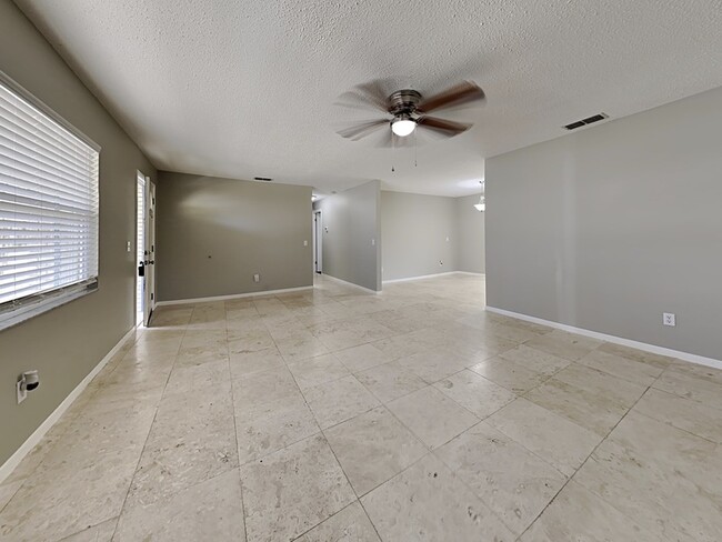 Building Photo - 2143 Creek Side Dr