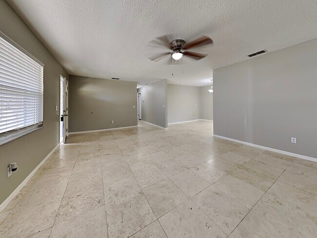 Foto del edificio - 2143 Creek Side Dr