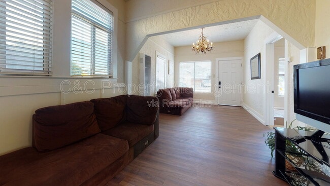 Building Photo - 476 Cortes St