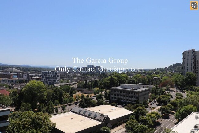 Foto del edificio - 111 SW Harrison St