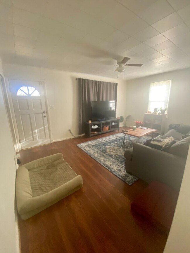 Foto del edificio - Cozy Cape Cod - Minutes to TBS (Quantico) over half an acre!
