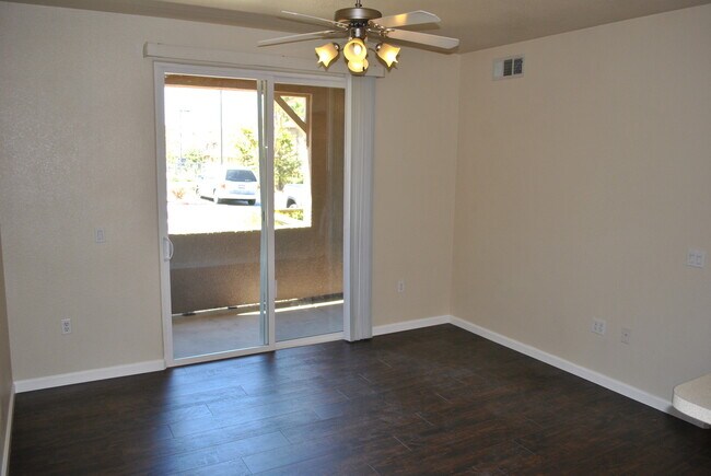 Foto del edificio - 1251 Whitney Ranch Pkwy
