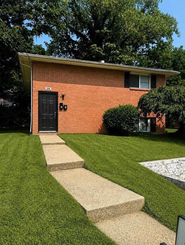 Building Photo - 940 Ferndale Pl