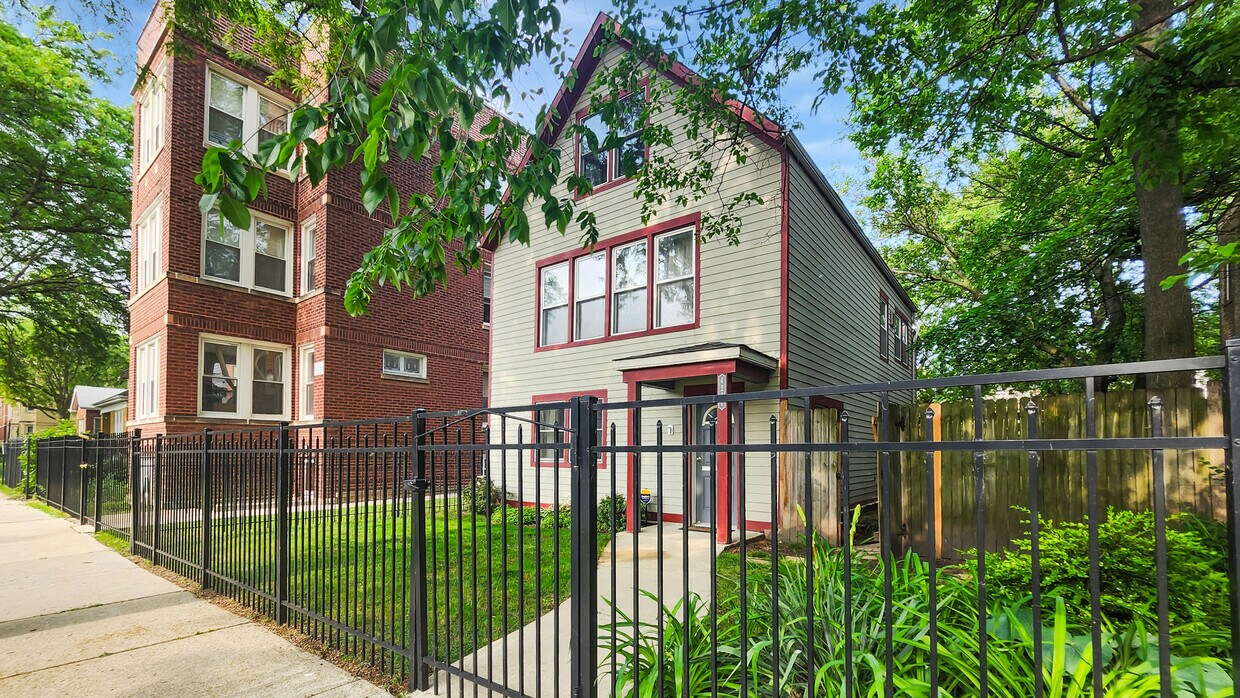 Primary Photo - 4241 N Richmond St