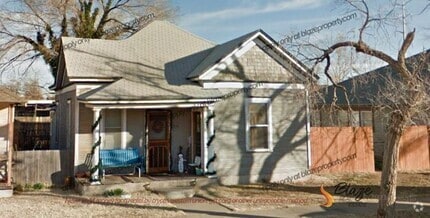 Building Photo - 515 SE 12th Ave