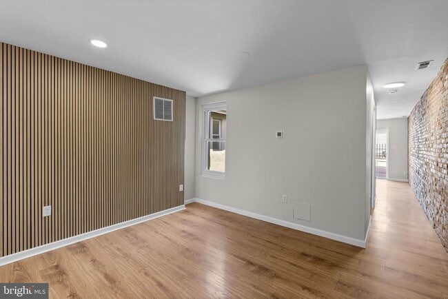 Building Photo - 1305 Light St