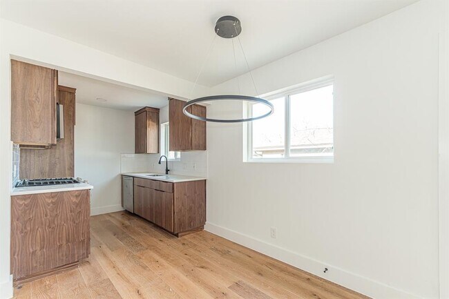 Building Photo - 1813 Magnolia Dr