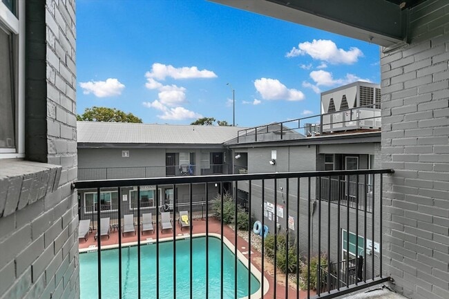 Building Photo - 2020 S Congress Ave