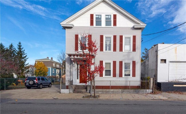 Building Photo - 487 Washington St