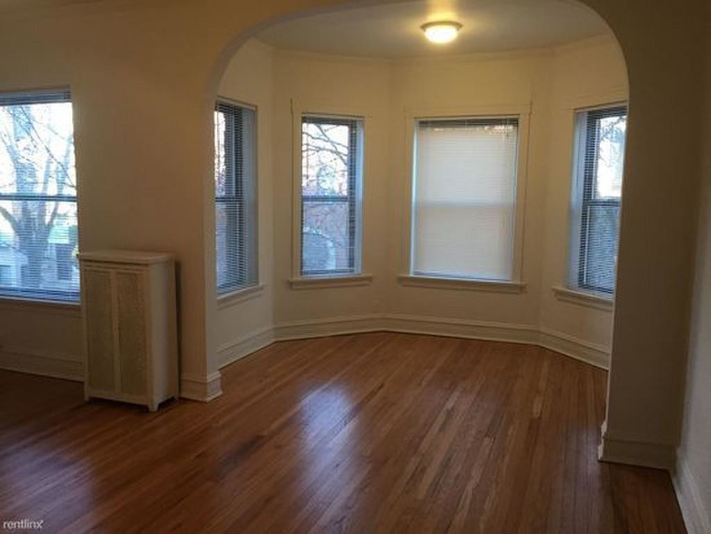 Primary Photo - 705 W Cornelia Ave