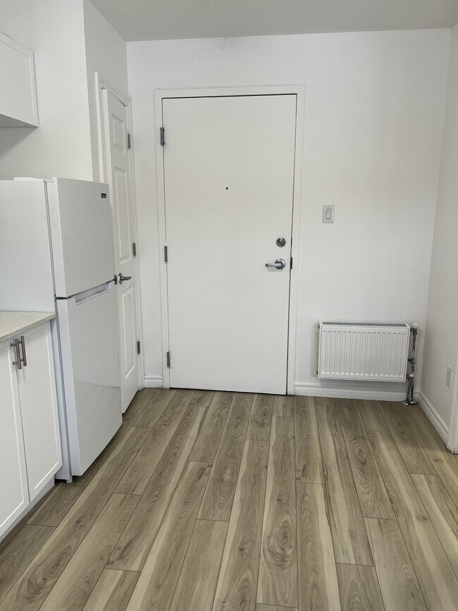 Building Photo - 630 Cummings Ave