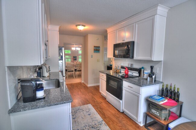 Foto del edificio - Minutes to UNC-Chapel Hill - 2 bedroom Tow...
