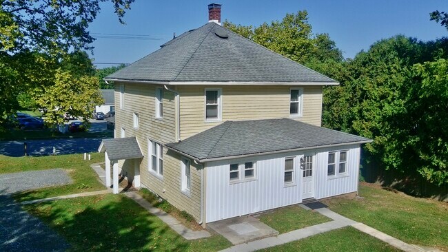 Building Photo - 621 S Main St