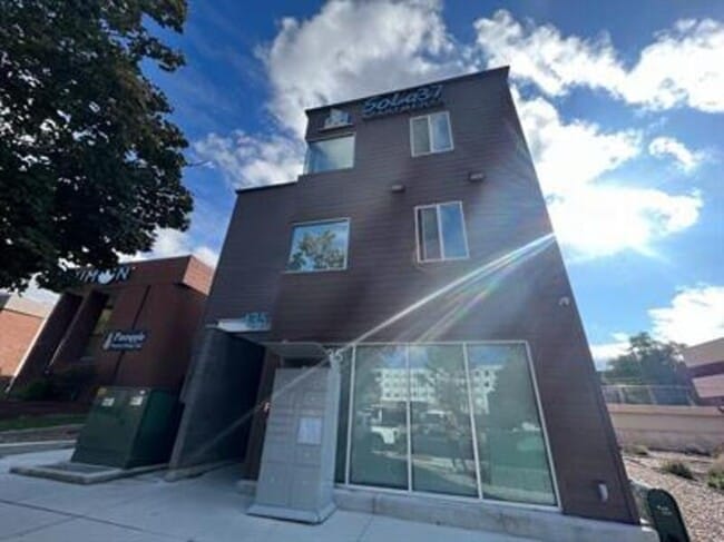 Building Photo - 435 S 400 E
