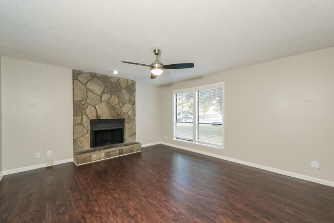 Foto del edificio - 3895 Springleaf Ct