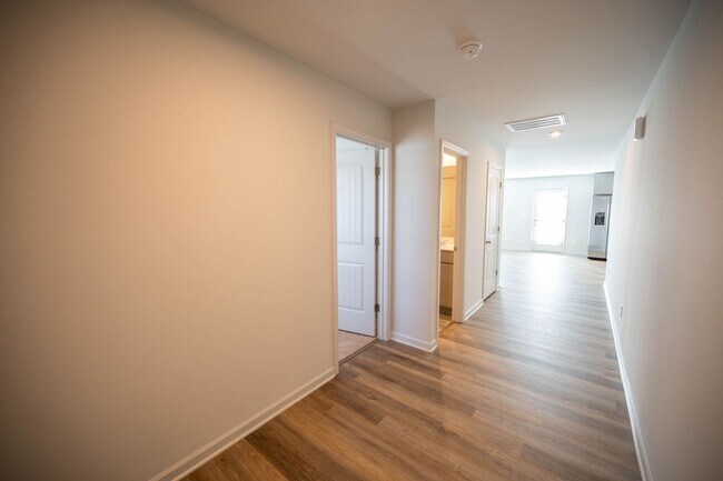 Building Photo - Brand new 4-bedroom / 3 Bath with a main-l...