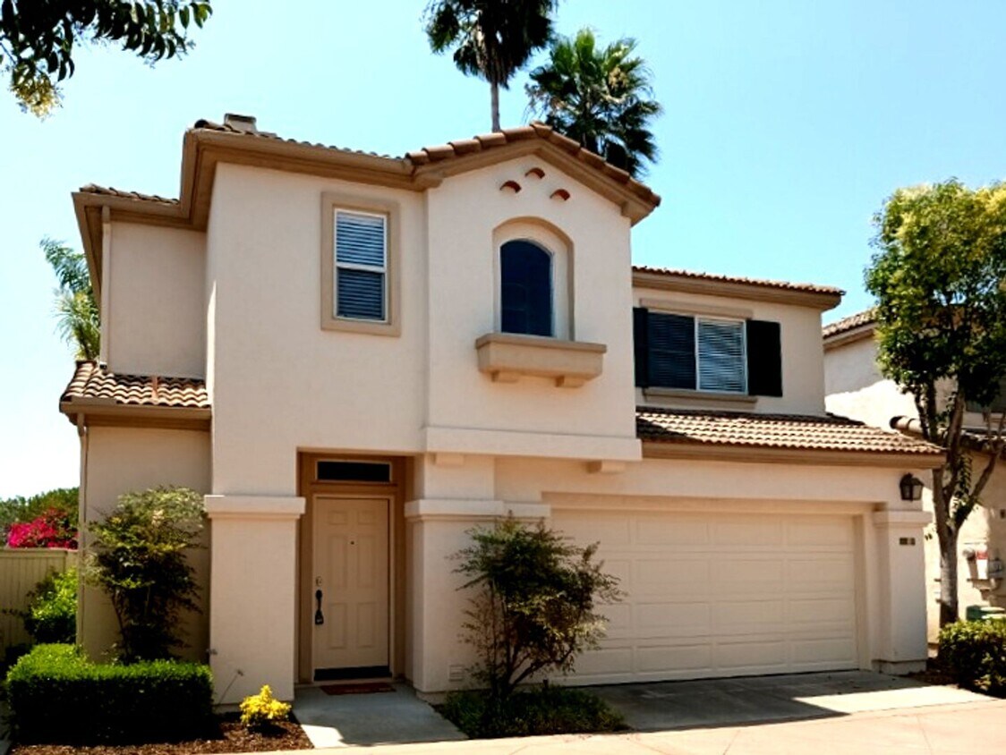 Primary Photo - Stunning Two-Story 3 Bedroom, 2.5 Bath Hom...