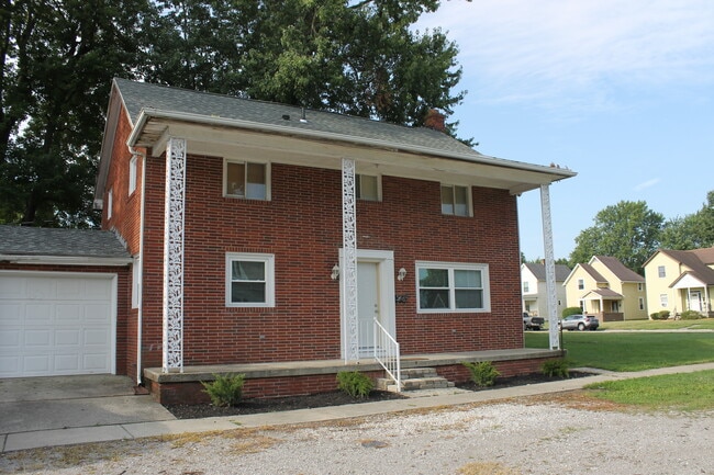 Front - 727 Washington St