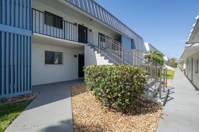 Foto del edificio - 205 S Banana River Blvd