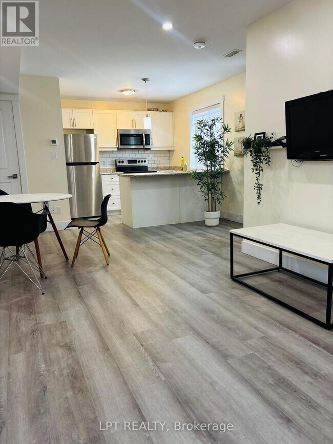 Building Photo - 224 Portsmouth Gate